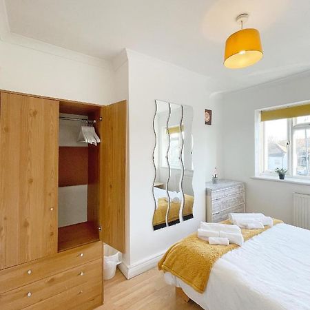 Апартаменты 3 Bed Duplex Flat, Free Wifi & Netflix, Ideal For Contractors Грейвсенд Экстерьер фото