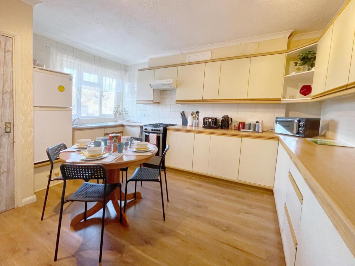 Апартаменты 3 Bed Duplex Flat, Free Wifi & Netflix, Ideal For Contractors Грейвсенд Экстерьер фото
