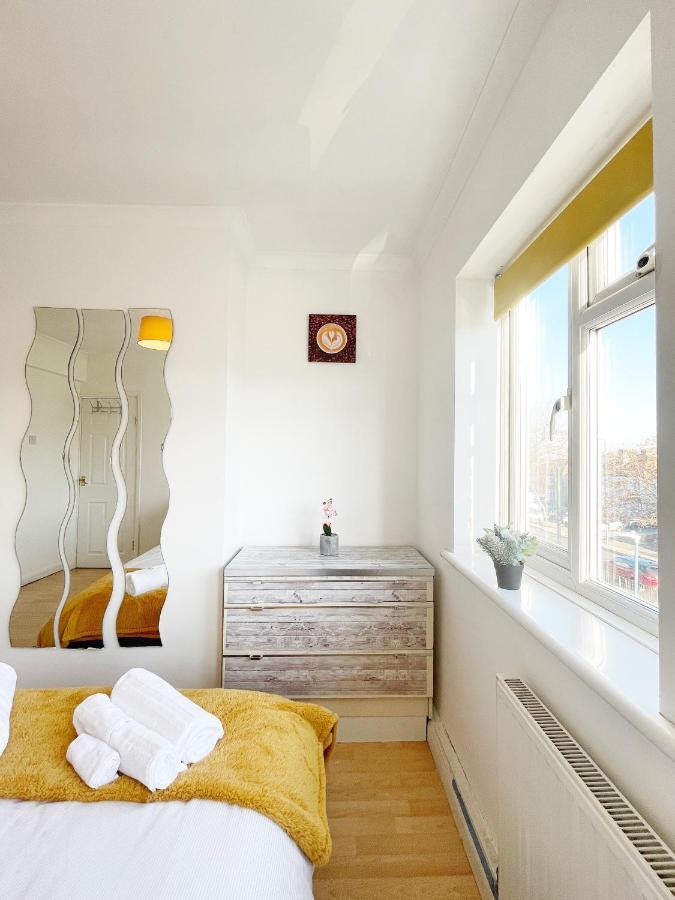 Апартаменты 3 Bed Duplex Flat, Free Wifi & Netflix, Ideal For Contractors Грейвсенд Экстерьер фото
