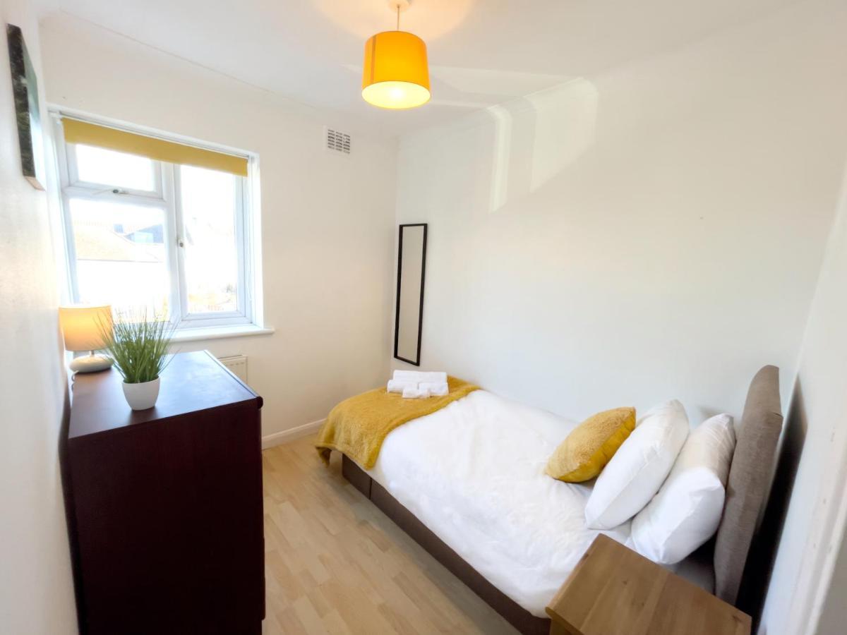 Апартаменты 3 Bed Duplex Flat, Free Wifi & Netflix, Ideal For Contractors Грейвсенд Экстерьер фото